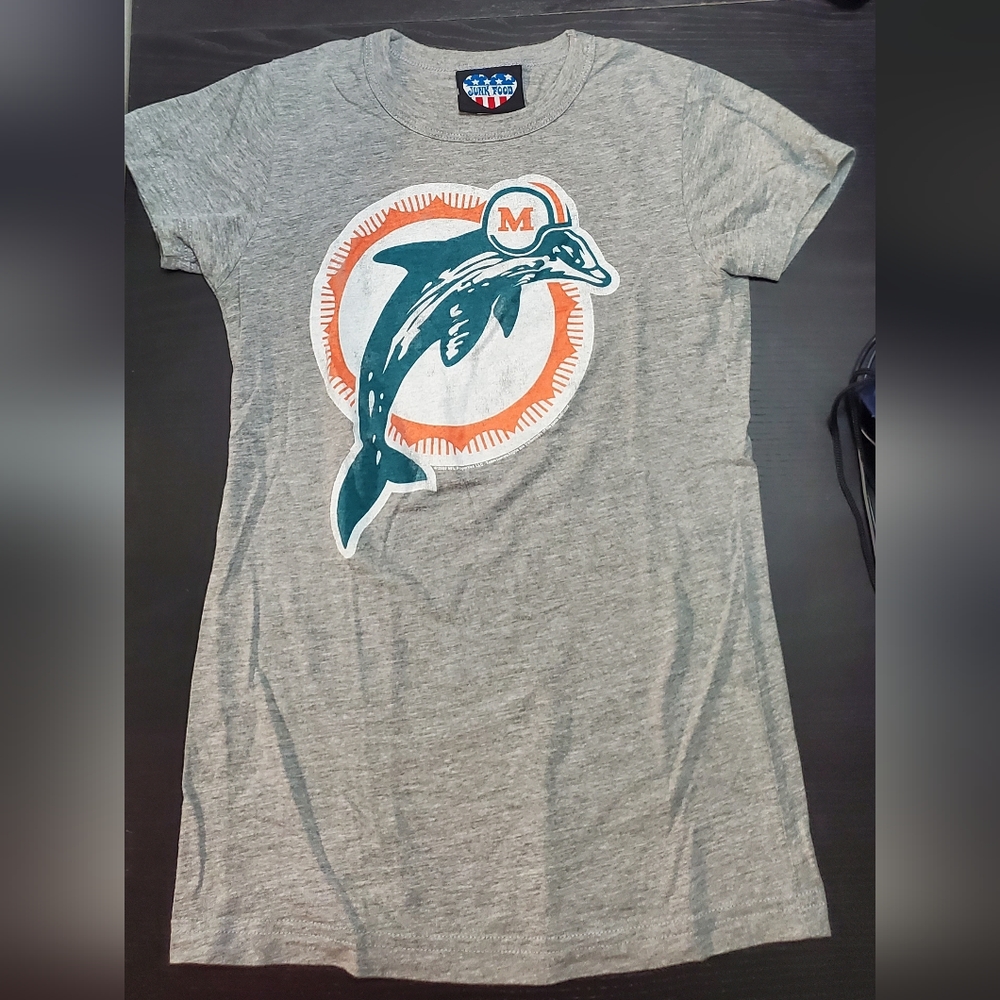 Miami Dolphins t-shirt medium